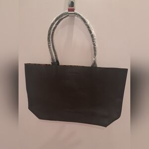 Bloomingdale Tote bag with cheetah printed lining.